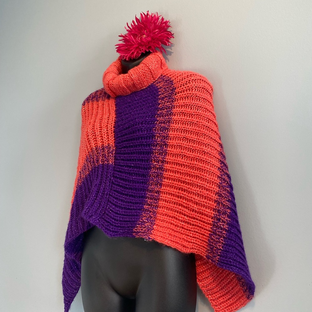 One of a kind hand knitted poncho - Picture 7 of 10